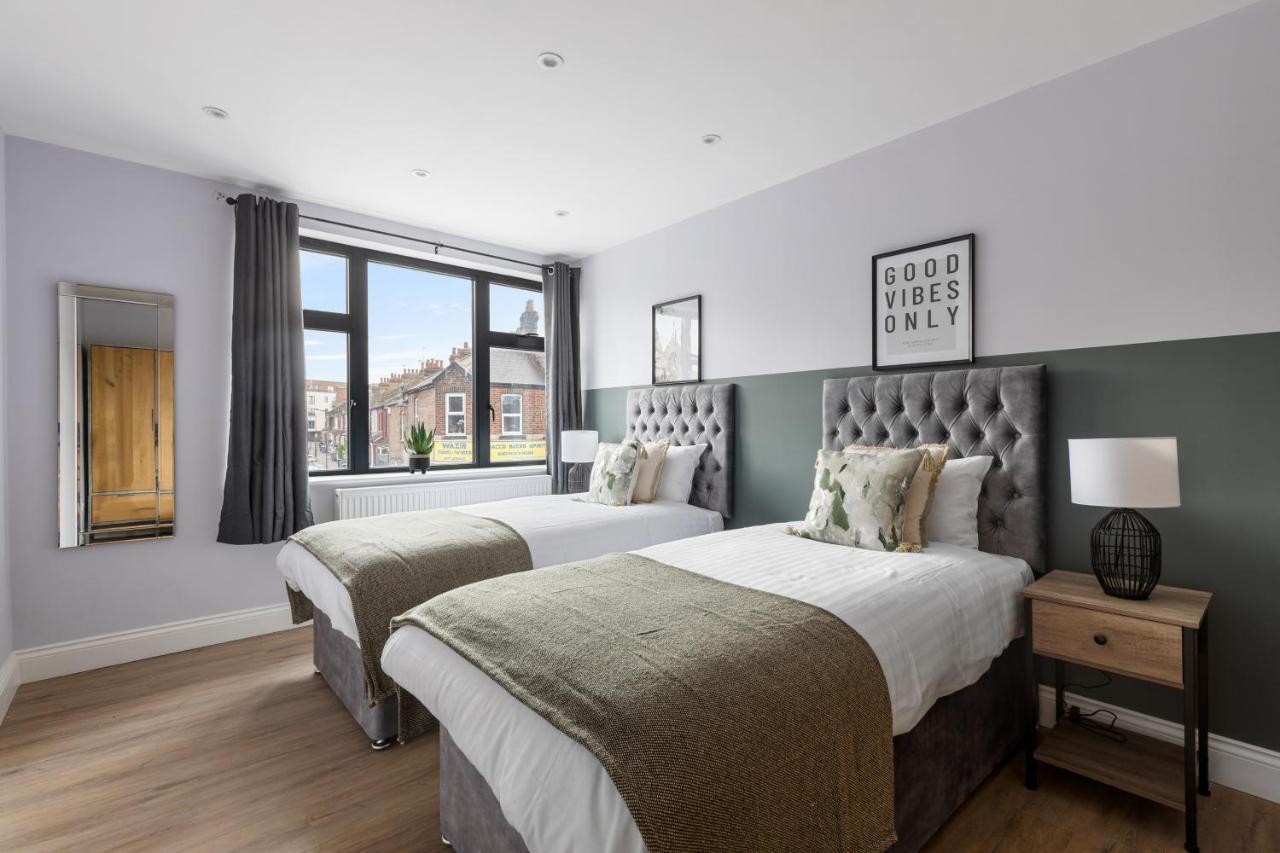 Stylish & Spacious 3 Bed Apartment With Fast Wifi, Close To Tube & Wembly London Kültér fotó